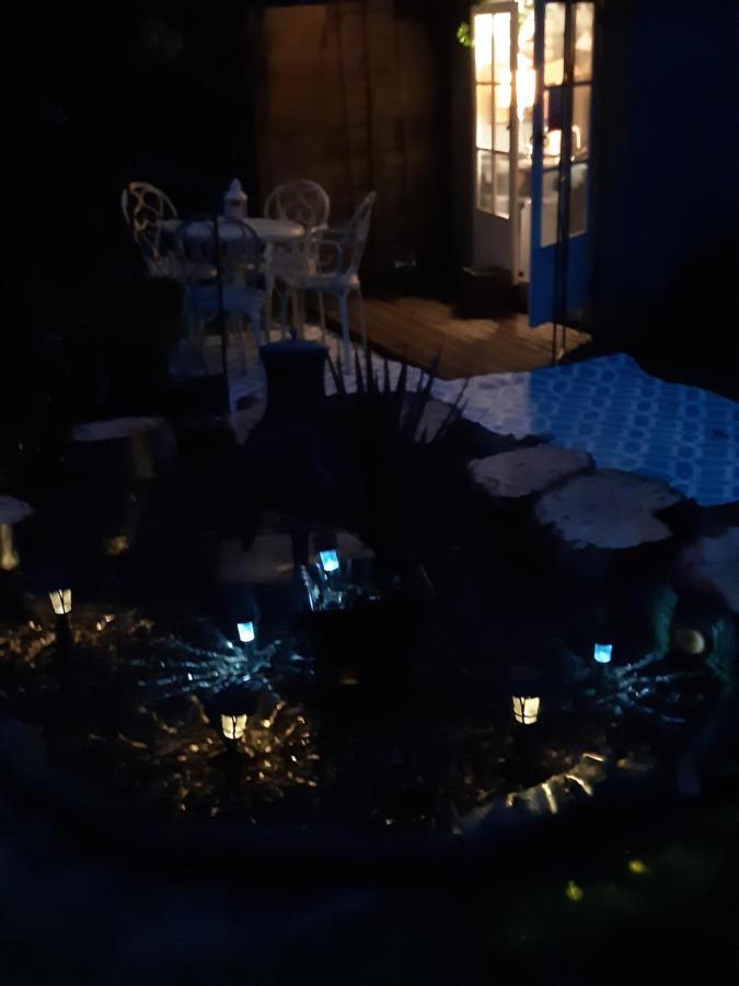 The White Dove Bed And Breakfast With Bell Tents And Private Hot Tubs Coddington  Exteriér fotografie
