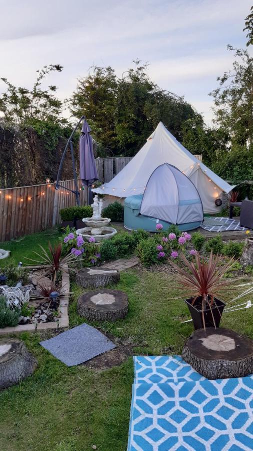 The White Dove Bed And Breakfast With Bell Tents And Private Hot Tubs Coddington  Exteriér fotografie