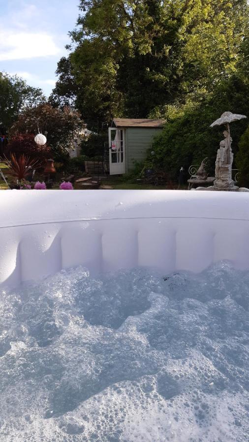 The White Dove Bed And Breakfast With Bell Tents And Private Hot Tubs Coddington  Exteriér fotografie