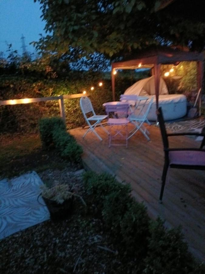 The White Dove Bed And Breakfast With Bell Tents And Private Hot Tubs Coddington  Exteriér fotografie