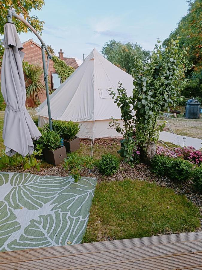 The White Dove Bed And Breakfast With Bell Tents And Private Hot Tubs Coddington  Exteriér fotografie