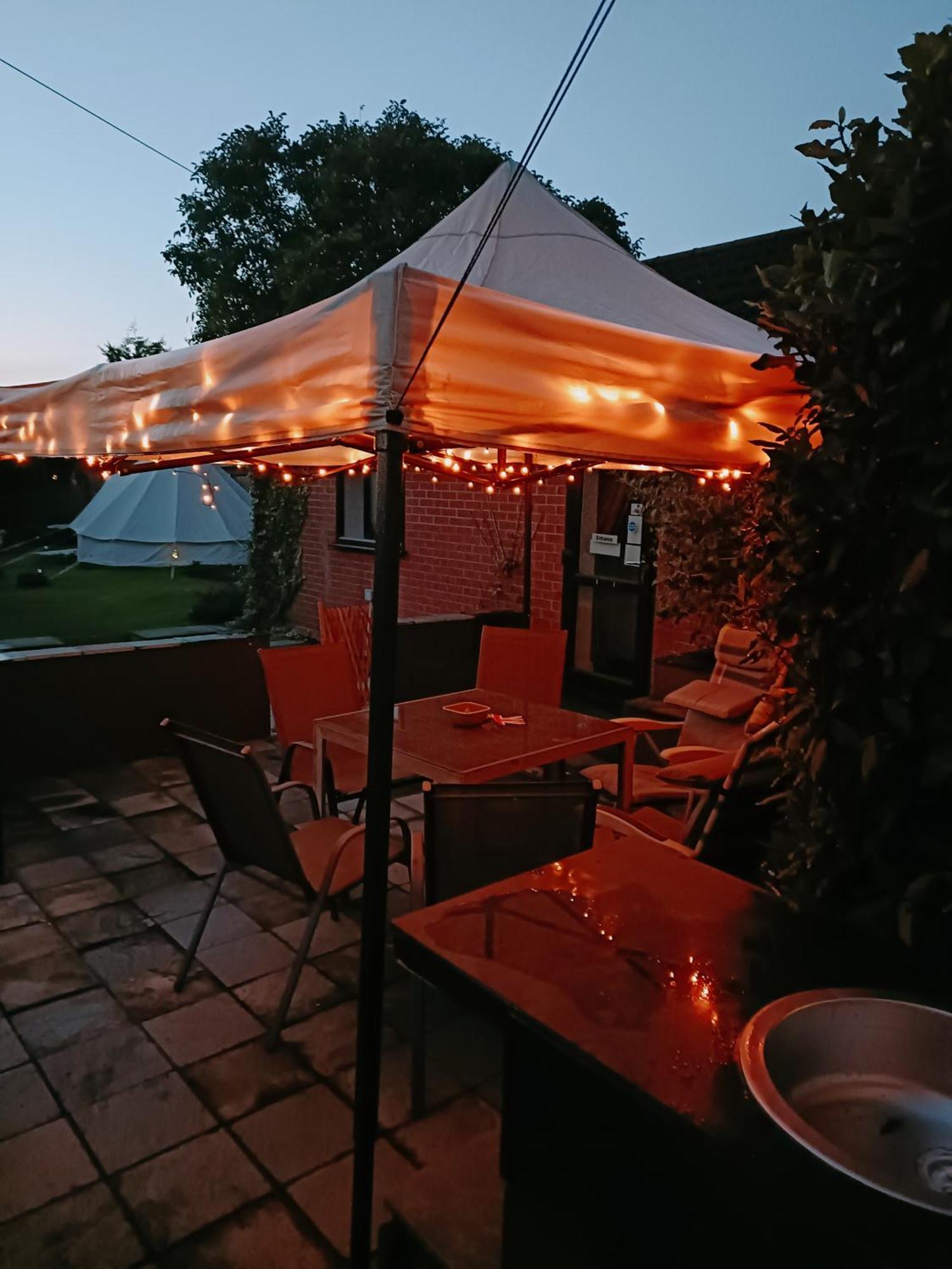 The White Dove Bed And Breakfast With Bell Tents And Private Hot Tubs Coddington  Exteriér fotografie