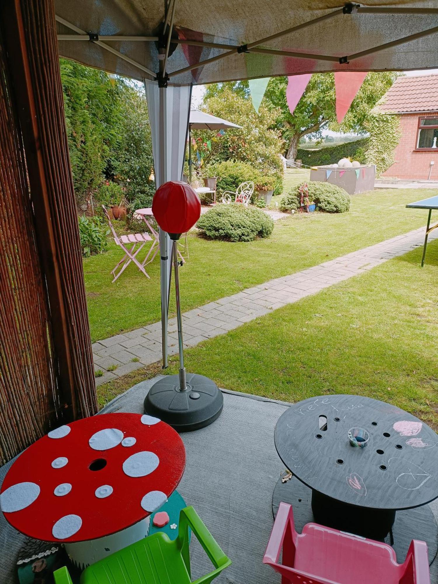 The White Dove Bed And Breakfast With Bell Tents And Private Hot Tubs Coddington  Exteriér fotografie